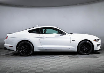 Подержанный автомобиль Ford Mustang Coupe 2020 года (4 фото)