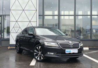 Подержанный автомобиль Skoda Superb Liftback 2018 года (3 фото)