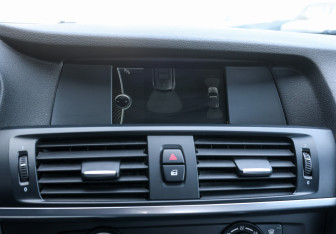 Подержанный автомобиль BMW X3 2014 года (18 фото)