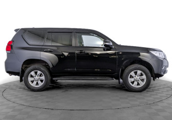 Подержанный автомобиль Toyota Land Cruiser Prado 2020 года (4 фото)