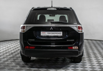 Подержанный автомобиль Mitsubishi Outlander 2012 года (6 фото)