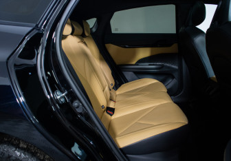 Подержанный автомобиль Changan UNI-V 2022 года (12 фото)