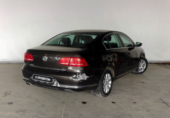 Подержанный автомобиль Volkswagen Passat Sedan 2012 года (4 фото)