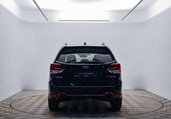 Подержанный автомобиль Subaru Forester Suv 2020 года (6 фото)