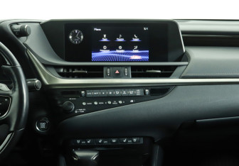 Подержанный автомобиль Lexus ES 2019 года (16 фото)