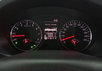 Подержанный автомобиль Nissan X-Trail 2012 года (13 фото)