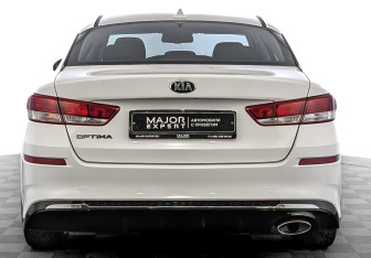 Подержанный автомобиль Kia Optima Sedan 2019 года (6 фото)