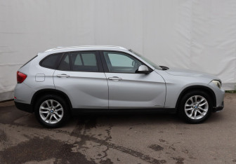 Подержанный автомобиль BMW X1 2014 года (7 фото)