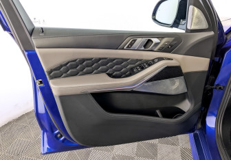 Подержанный автомобиль BMW X5 M 2020 года (19 фото)