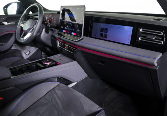 Подержанный автомобиль Volkswagen Tiguan 2025 года (10 фото)