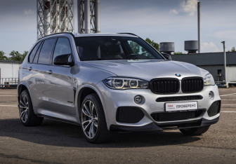 Подержанный автомобиль BMW X5 2015 года (3 фото)