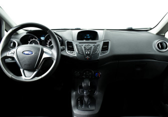 Подержанный автомобиль Ford Fiesta Sedan 2017 года (8 фото)