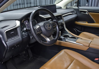 Подержанный автомобиль Lexus RX 2021 года (16 фото)
