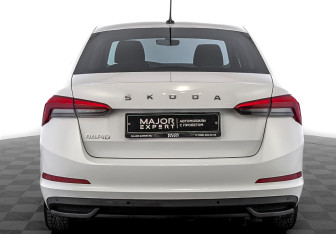 Подержанный автомобиль Skoda Rapid Liftback 2022 года (6 фото)