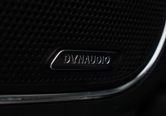 Подержанный автомобиль Hongqi H5 2024 года (12 фото)