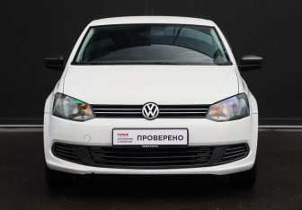 Подержанный автомобиль Volkswagen Polo Sedan 2015 года (2 фото)