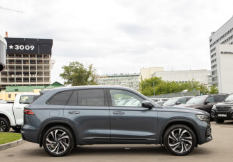 Подержанный автомобиль Geely Monjaro 2023 года (3 фото)