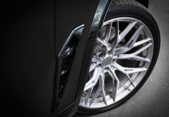 Подержанный автомобиль BMW X5 M 2021 года (31 фото)