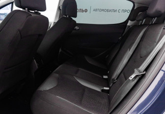 Подержанный автомобиль Peugeot 308 Hatchback 2009 года (10 фото)