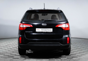 Подержанный автомобиль Kia Sorento 2016 года (6 фото)