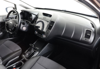 Подержанный автомобиль Kia Cerato Sedan 2019 года (10 фото)