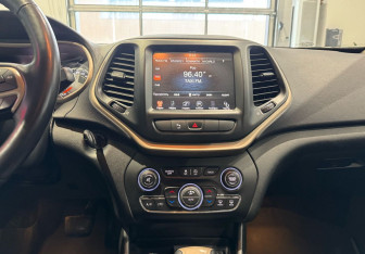 Подержанный автомобиль Jeep Cherokee 2014 года (16 фото)