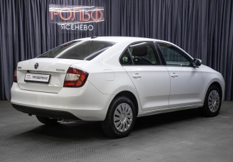 Подержанный автомобиль Skoda Rapid Liftback 2017 года (5 фото)