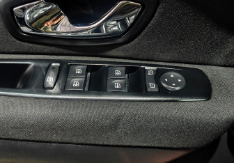 Подержанный автомобиль Renault Fluence 2012 года (14 фото)