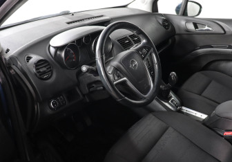 Подержанный автомобиль Opel Meriva 2011 года (5 фото)