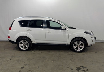 Подержанный автомобиль Peugeot 4007 2012 года (8 фото)