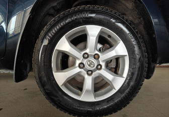Подержанный автомобиль Toyota RAV4 2010 года (17 фото)