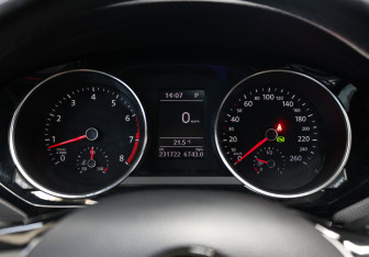 Подержанный автомобиль Volkswagen Jetta Sedan 2016 года (13 фото)