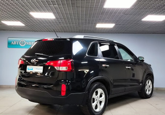 Подержанный автомобиль Kia Sorento 2017 года (5 фото)
