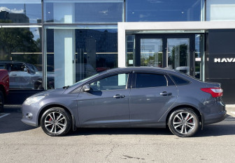 Подержанный автомобиль Ford Focus Sedan 2011 года (8 фото)