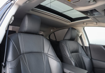 Подержанный автомобиль Lexus ES 2018 года (16 фото)