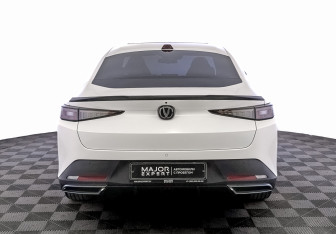 Подержанный автомобиль Changan Lamore 2023 года (6 фото)