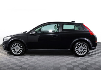 Подержанный автомобиль Volvo C30 2012 года (8 фото)