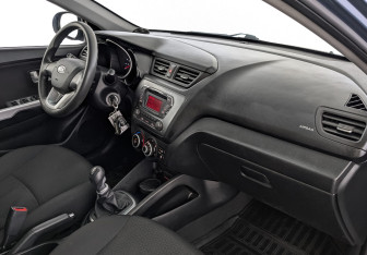 Подержанный автомобиль Kia Rio Hatchback 2012 года (13 фото)