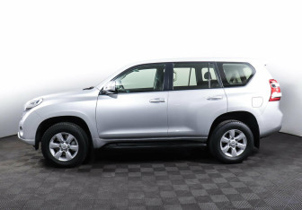 Подержанный автомобиль Toyota Land Cruiser Prado 2015 года (3 фото)