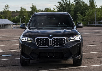 Подержанный автомобиль BMW X3 2023 года (2 фото)