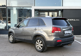 Подержанный автомобиль Kia Sorento 2009 года (7 фото)