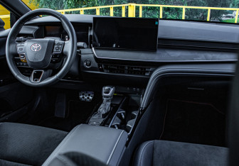 Подержанный автомобиль Toyota Camry Sedan 2026 года (10 фото)