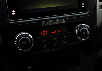 Подержанный автомобиль Mitsubishi Pajero 2020 года (19 фото)