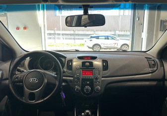 Подержанный автомобиль Kia Cerato Sedan 2010 года (15 фото)