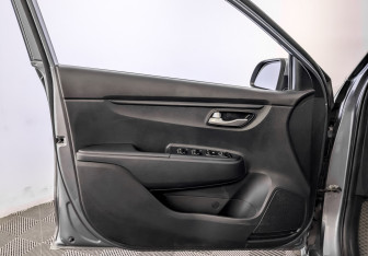 Подержанный автомобиль Kia Rio Hatchback 2019 года (19 фото)