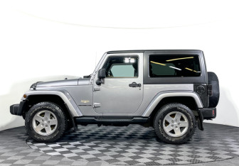 Подержанный автомобиль Jeep Wrangler 2013 года (8 фото)
