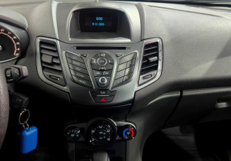Подержанный автомобиль Ford Fiesta Hatchback 2016 года (14 фото)