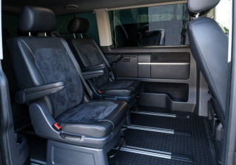 Подержанный автомобиль Volkswagen Multivan 2019 года (11 фото)