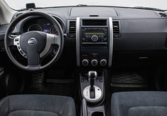 Подержанный автомобиль Nissan X-Trail 2012 года (13 фото)