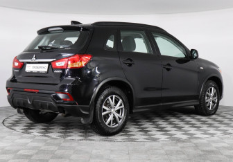 Подержанный автомобиль Mitsubishi ASX 2018 года (5 фото)